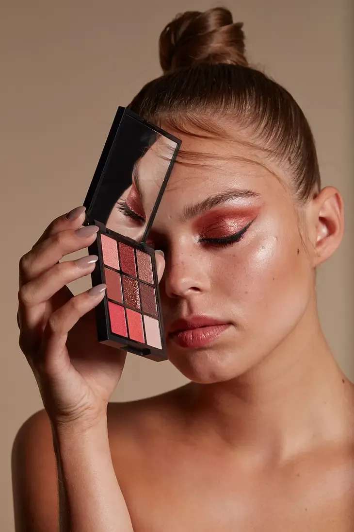 Youstar Boho Glam Eyeshadow palette 03 Bath and Boujee 04