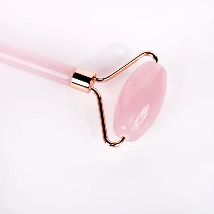 Soin Vogue 009 rose-roller-and-gua-sha